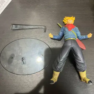 드래곤볼 트렁크스 피규어