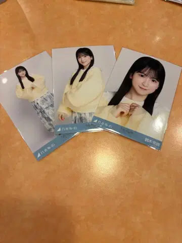 노기자카46 브로마이드 카라 부착 코디 컴프 스즈키 유나