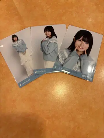 노기자카46 브로마이드 카라 부착 코디 컴프 마스다 미리온