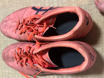 가격 인하했습니다. 오렌지 하이컷 축구화