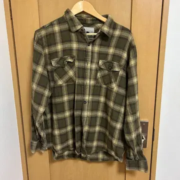 올리브 그린 체크 무늬 플란넬 셔츠