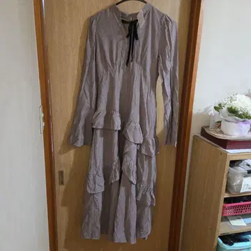 프릴 달린 그레이 롱 원피스 M 사이즈 로제뮤즈 프릴 롱 원피스