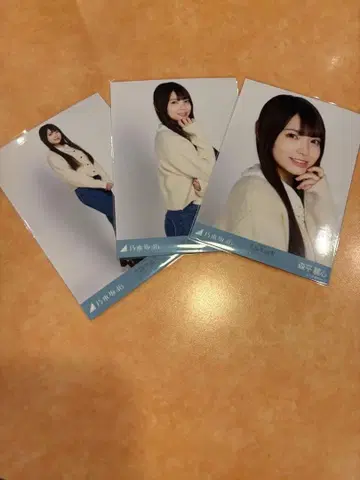 노기자카46 브로마이드 카라 부착 코디 컴프 모리히라 라이신