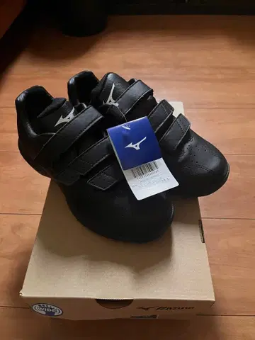 MIZUNO 라이트레보 트레이너 새상품 23.5cm