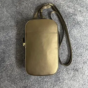 그레이 가죽 숄더백