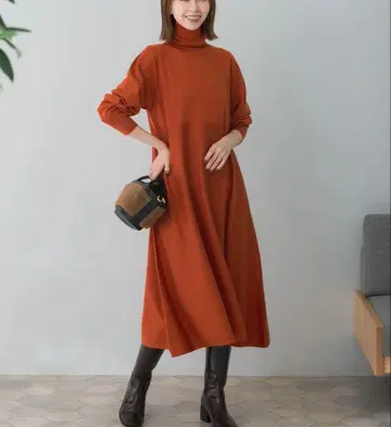 어반리서치 로쏘 터틀넥 플레어 원피스 오렌지 울