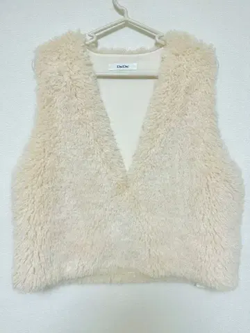 미사용 새상품 doudou V넥 슬리브리스