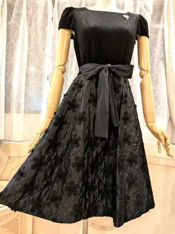 새상품급 엠즈 그레이시 원피스 38 플라워 모티브 블랙