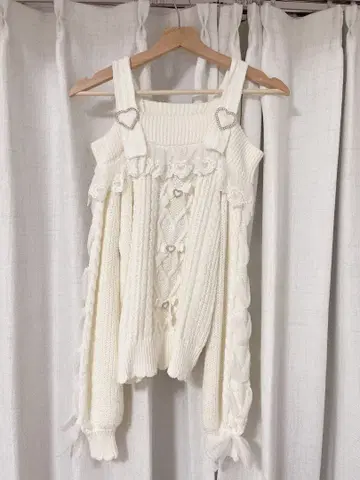 리즈리사풍 레이스업 슬리브 오프숄더 니트