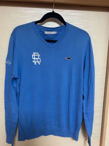 러프앤엘르 얇은 소재 스웨터