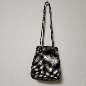 도트 디자인 숄더백