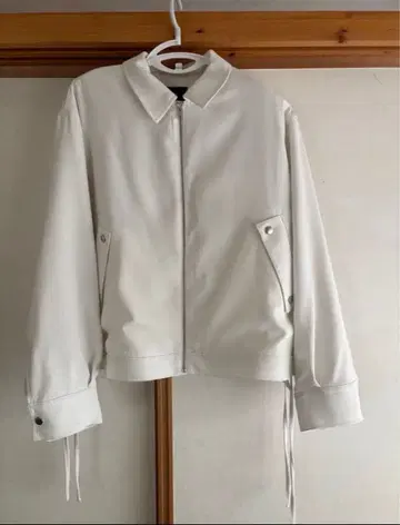 HARE 화이트 집업 자켓