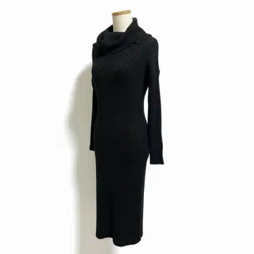 패턴 토르소 마네킹 비대칭 니트 원피스