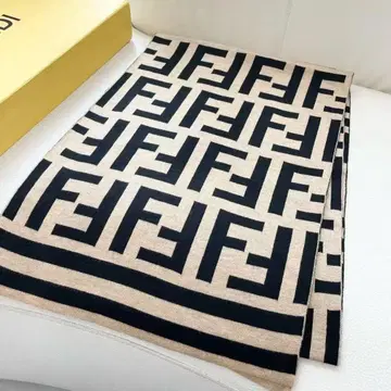 로고 패턴 머플러