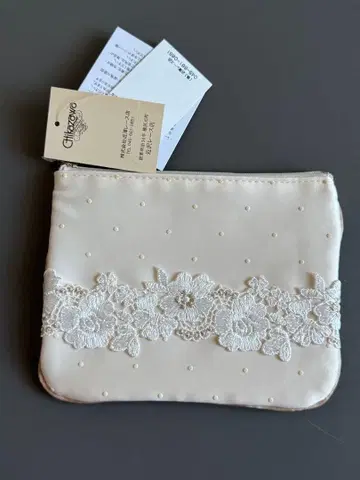 택 포함 새상품 근자와 레이스 엘레강트 로즈 새틴 플랫 파우치 아이보리