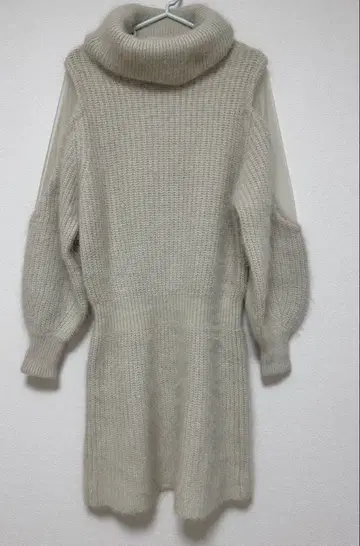 snidel 새상품급 베이지 터틀넥 니트