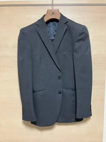 그레이 스트라이프 비즈니스 정장