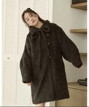 [ 탈부착 리본 포함 ] 샤기 미디 기장 코트