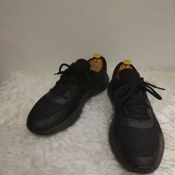 언더아머 서지 올 블랙 검정 스니커즈 27.0