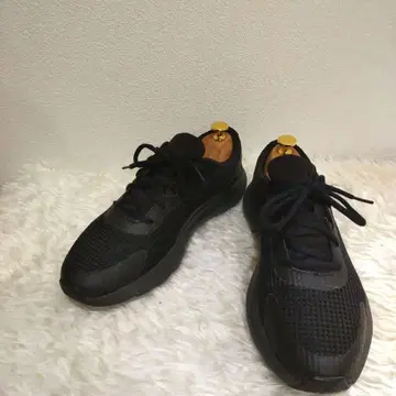 언더아머 서지 올 블랙 검정 스니커즈 27.0