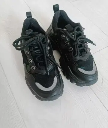 블랙 통굽 스니커즈