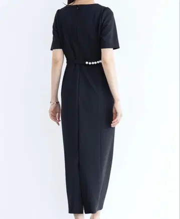 아메노치하레 센슈얼 블랙 드레스