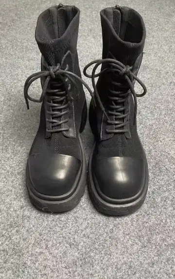 블랙 하이컷 부츠 사이드 지퍼 부착