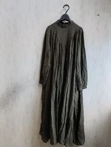 아두이트리스테스 코튼 요크 개더 들어간 포근한 원피스