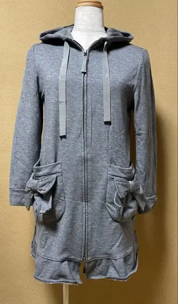 TO BE CHIC 그레이 후드 부착 롱 후드티