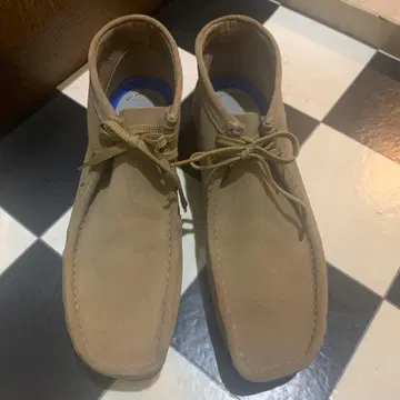 클락스 베이지 스웨이드 모카신 하이컷