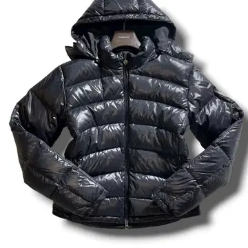 새상품급 엠포리오 아르마니 EA7 2way 샤이니 다운 자켓 블랙