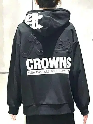 가을/겨울 신상 백 엠보싱 스크립트 로고 후드티 블랙 FREE 7150엔