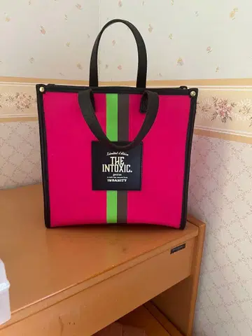 INToxic. 톡시 토트백