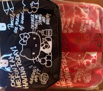 산리오 헬로키티 에나멜 토트백 블랙 레드