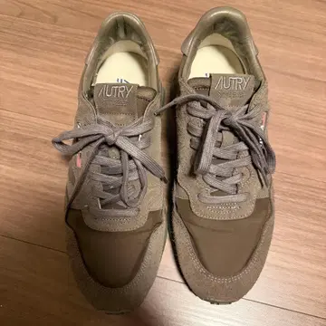 AUTRY 브라운 스웨이드 스니커즈