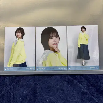 노기자카46 브로마이드 나카니시 아루노 컴프 카라 부착 코디