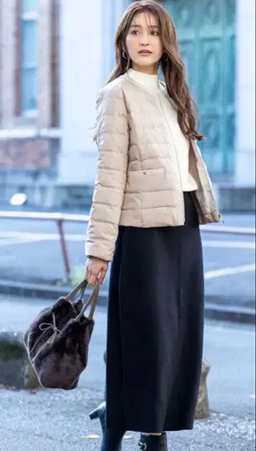 anysis 노카라 다운 자켓 베이지