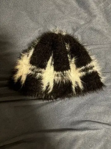 퍼 느낌 스트라이프 니트 모자