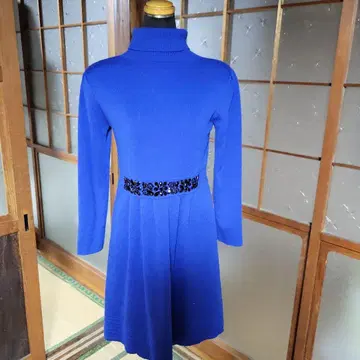 슈퍼 뷰티 비쥬 부착 파랑 긴팔 원피스