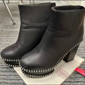 블랙 하이힐 부츠