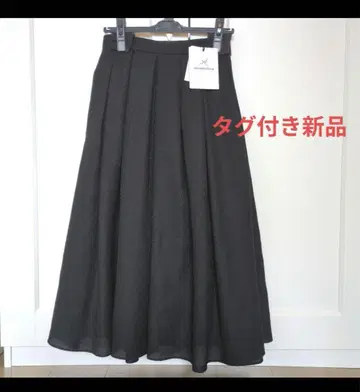 새상품 아베닐 에투알 블랙 플레어 스커트 자카드 뒷면 지퍼 포함