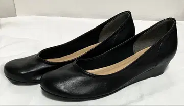 라운드토 펌프스 웨지솔 로우힐 블랙