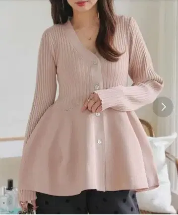 고베 레터스 V넥 페플럼 리브 가디건