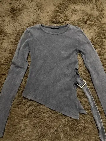 ZARA 컷 아웃 상의 그레이