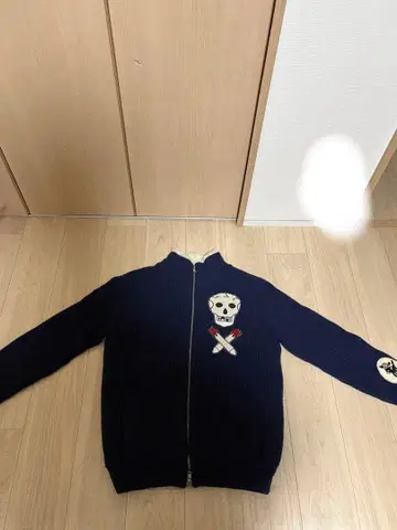 네이비 스컬 디자인 니트 스웨터