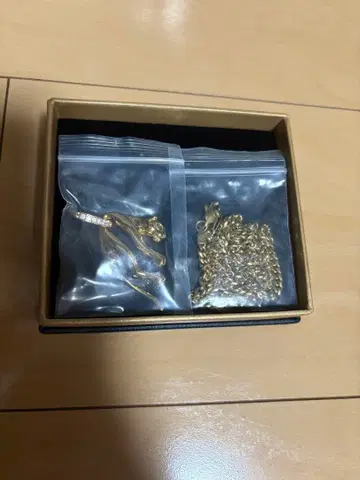 골드 캣 목걸이 SICARIO