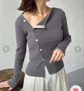 Thevon 아지메 넥 버튼 리브 니트