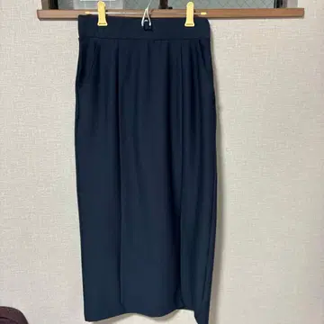 네이비 플리츠 타이트 스커트