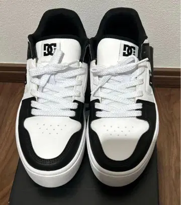 DC SHOES 만테카4 팬더 컬러 23.5cm