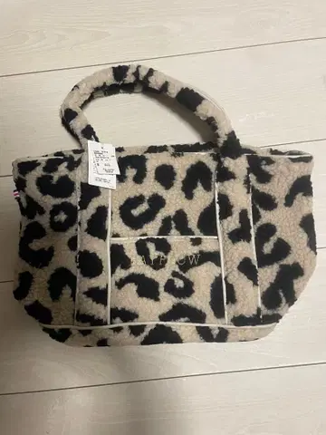 BAYFLOW 레오파드 보아 로고 토트 M